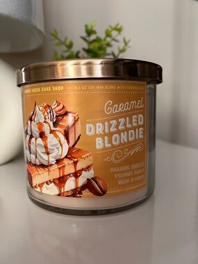 NWT Goose Creek 3 Wick Candle in Caramel Drizzled Blondie scent